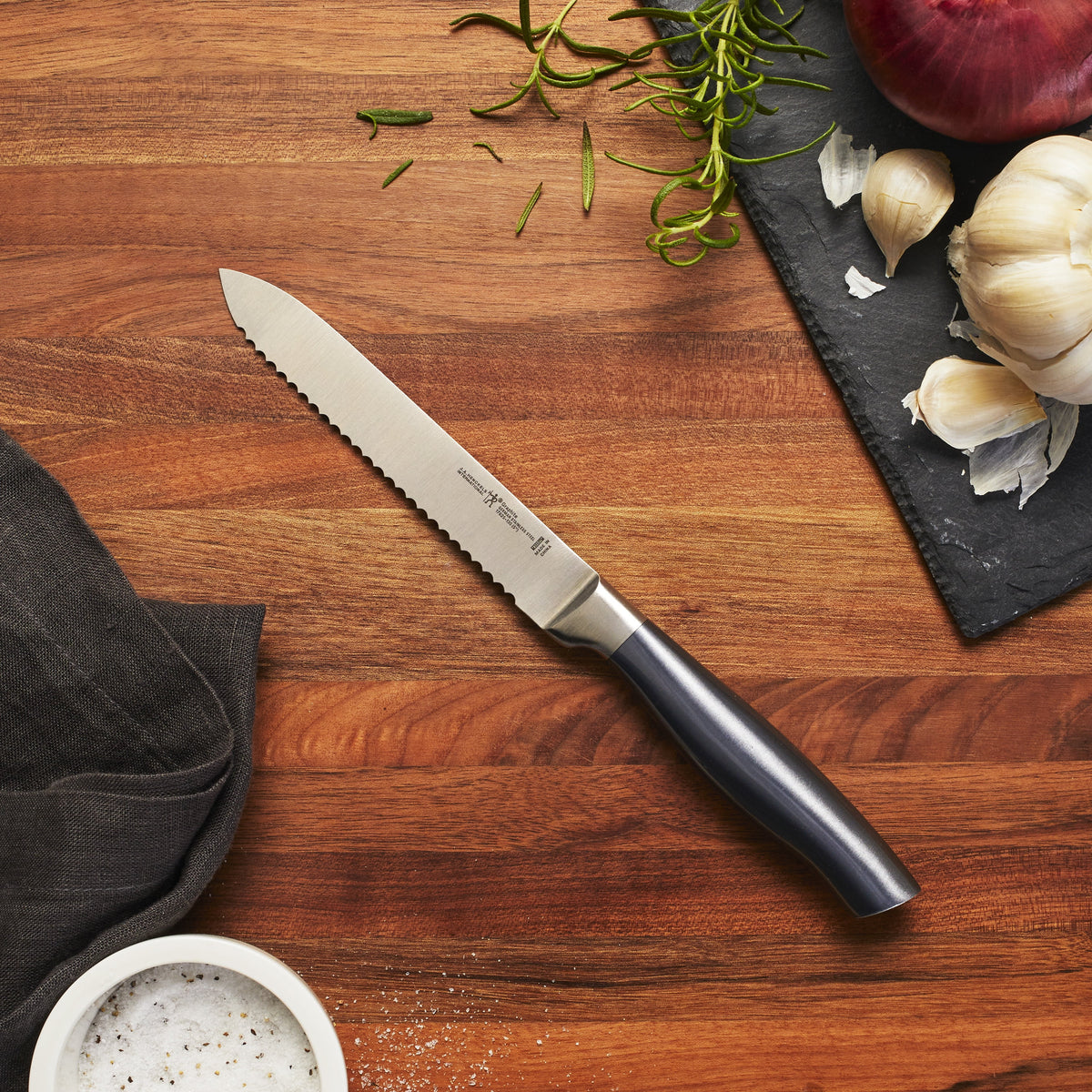 5-inch Serrated Utility Knife Q977406