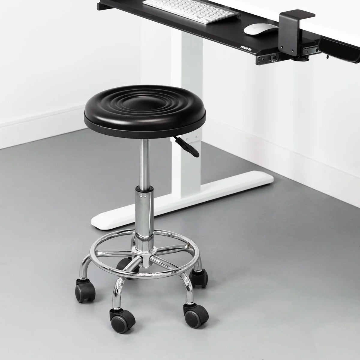 Adjustable Swivel Chair with Wheels and Leather Cushion N11380